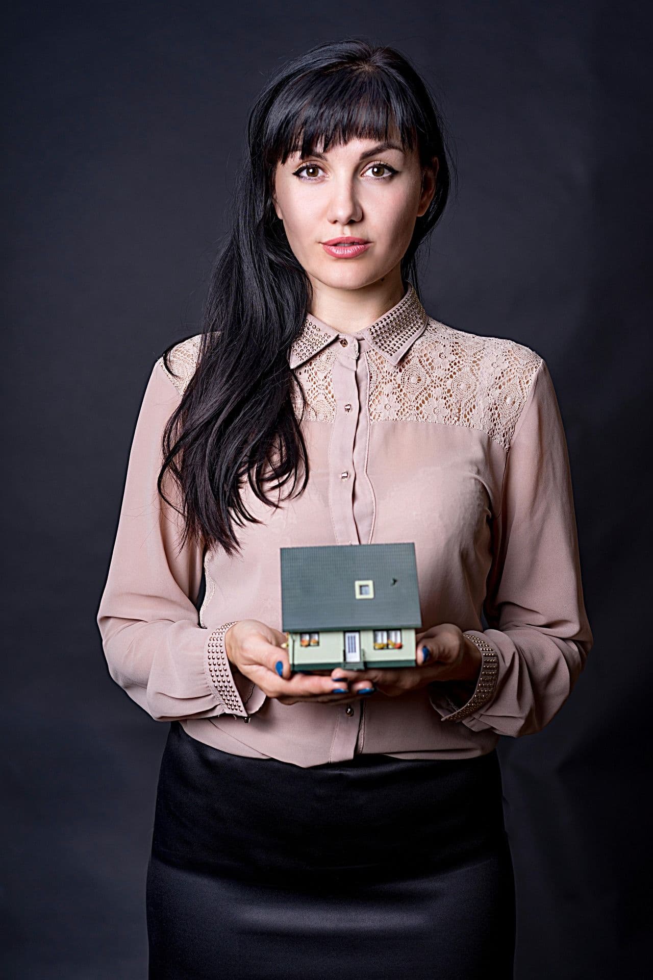 Hva koster en eiendomsmegler? Pris, tips og guide 2025